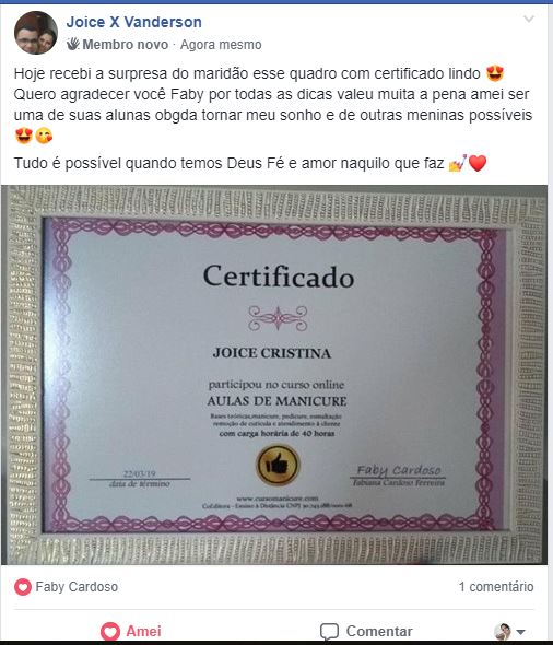 Print de post no Facebook de aluna mostrando o quadro com certificado do curso
